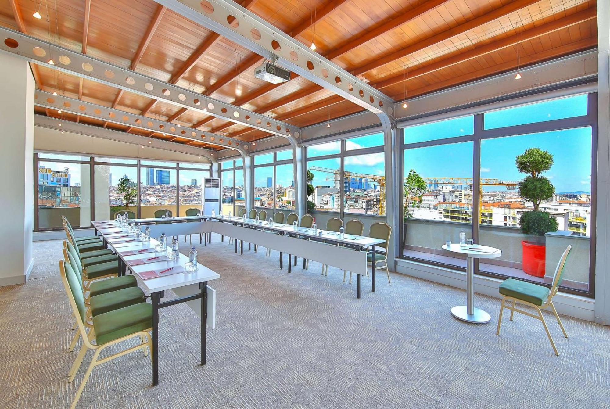 Ramada By Wyndham Taksim Otel